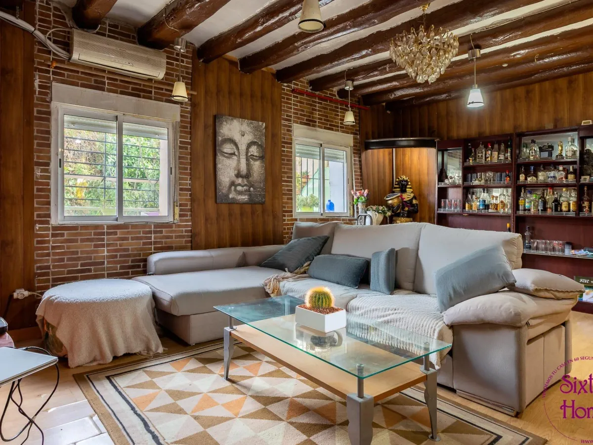 Casa de dos plantas en la Joyosa