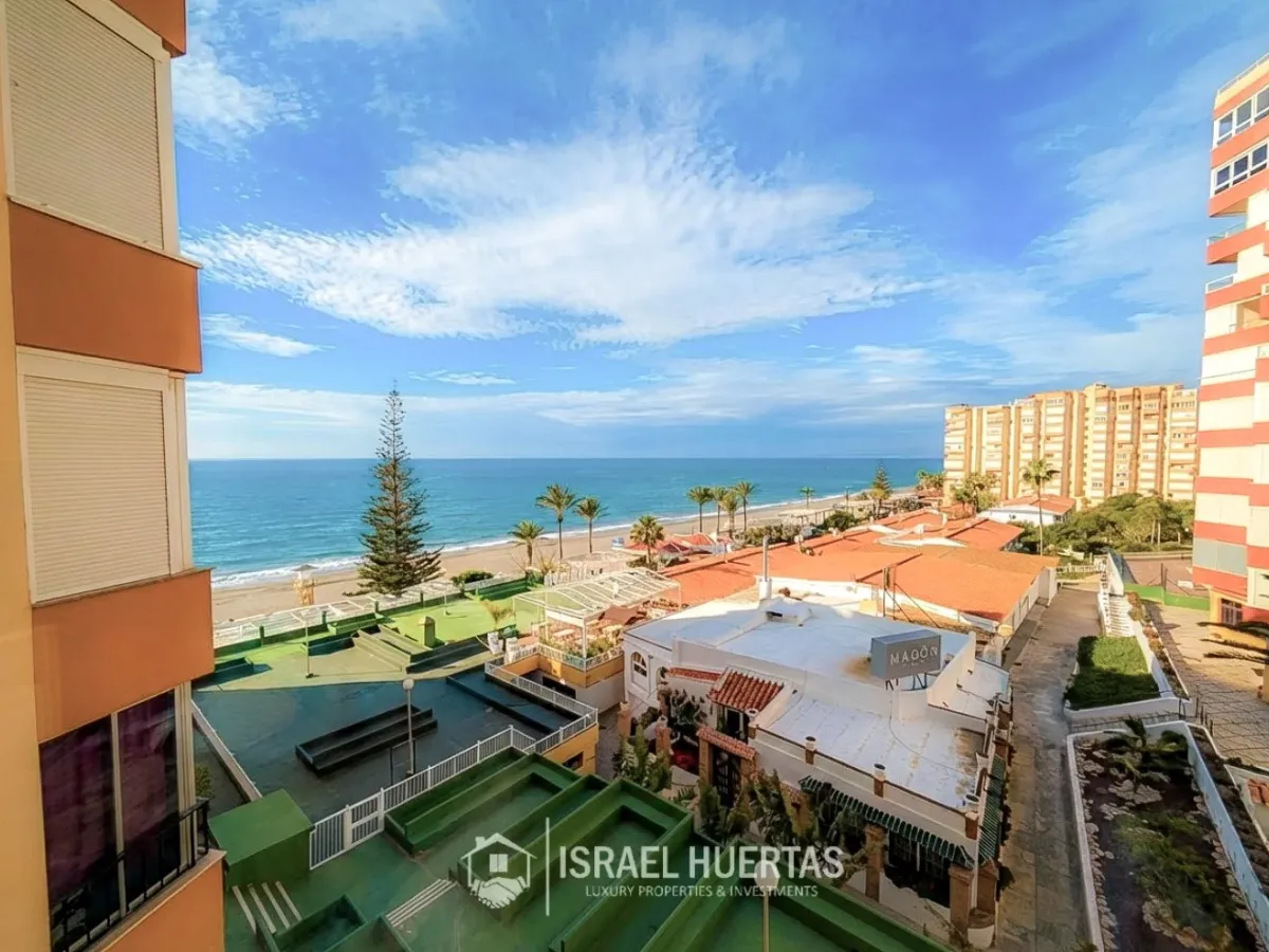 Apartamento en venta en Centro Internacional, Torrox Costa, 2 dormitorios y vistas al mar