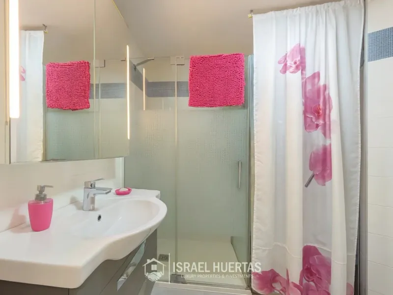 Apartamento en venta en Centro Internacional, Torrox Costa, 2 dormitorios y vistas al mar