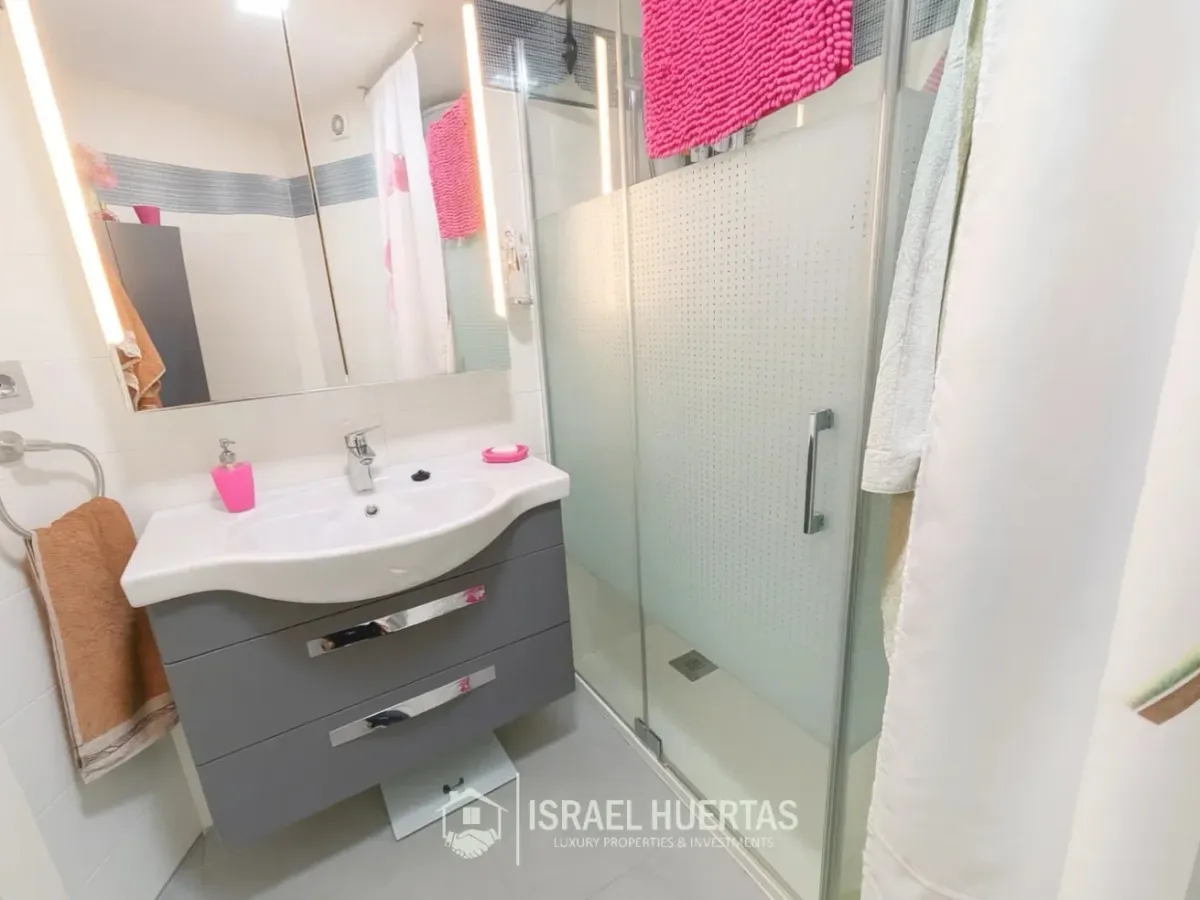 Apartamento en venta en Centro Internacional, Torrox Costa, 2 dormitorios y vistas al mar