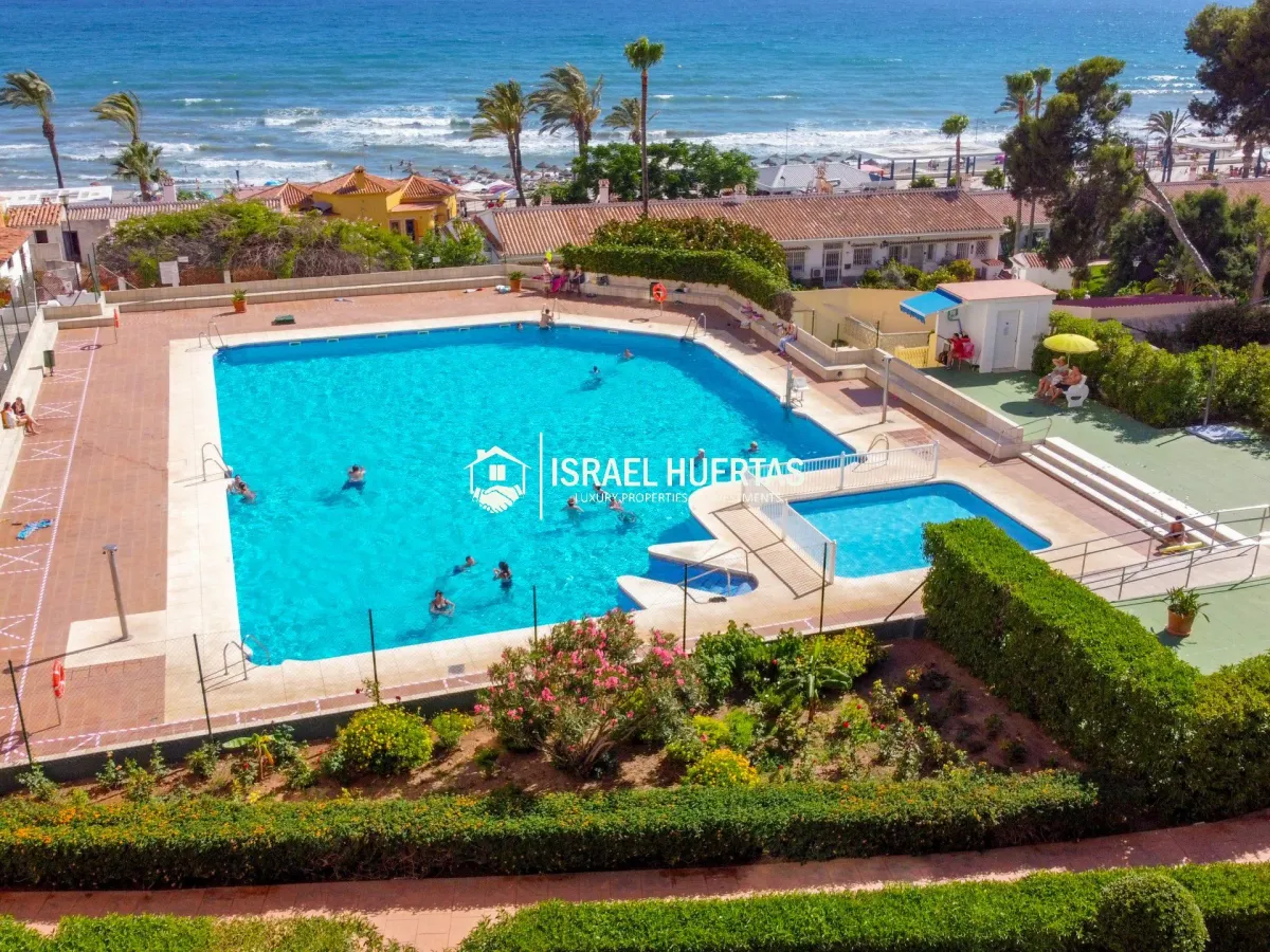 Apartamento en venta en Centro Internacional, Torrox Costa, 2 dormitorios y vistas al mar