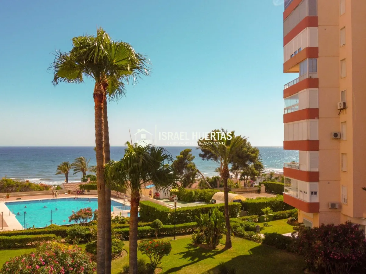 Apartamento en venta en Centro Internacional, Torrox Costa, 2 dormitorios y vistas al mar