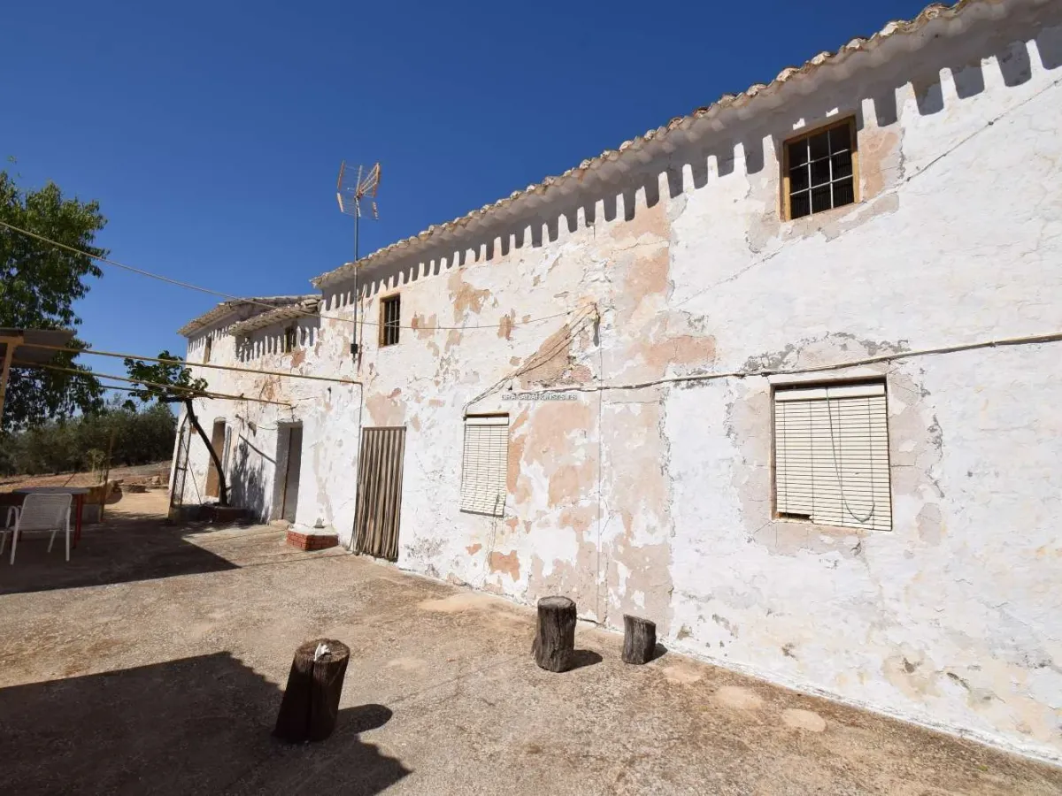 House for sale in Algarinejo