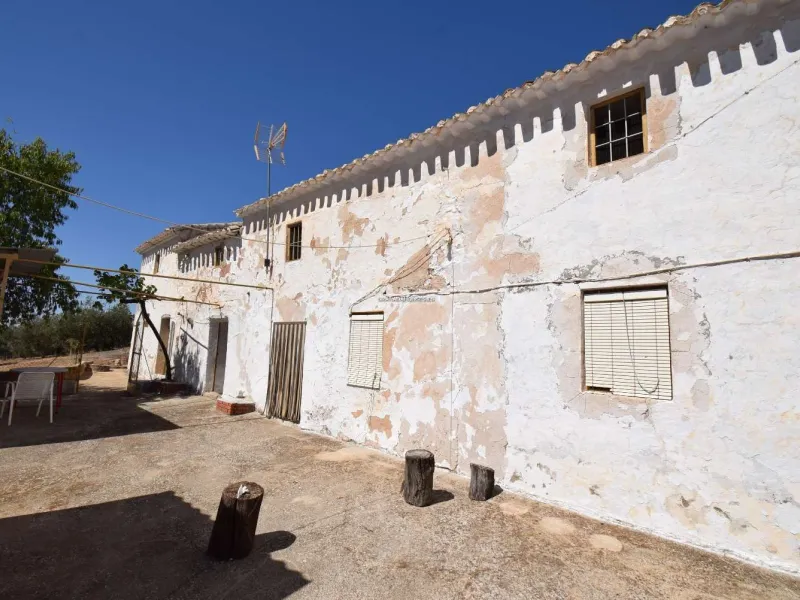 House for sale in Algarinejo