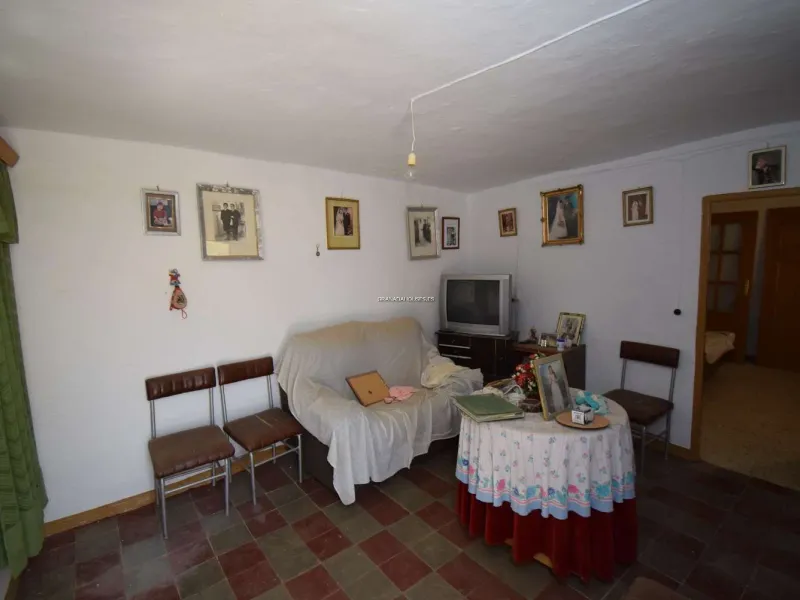 House for sale in Algarinejo