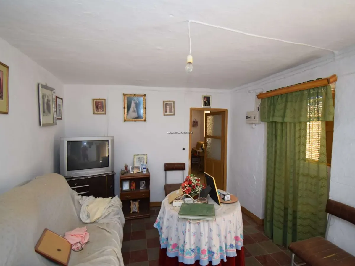 House for sale in Algarinejo