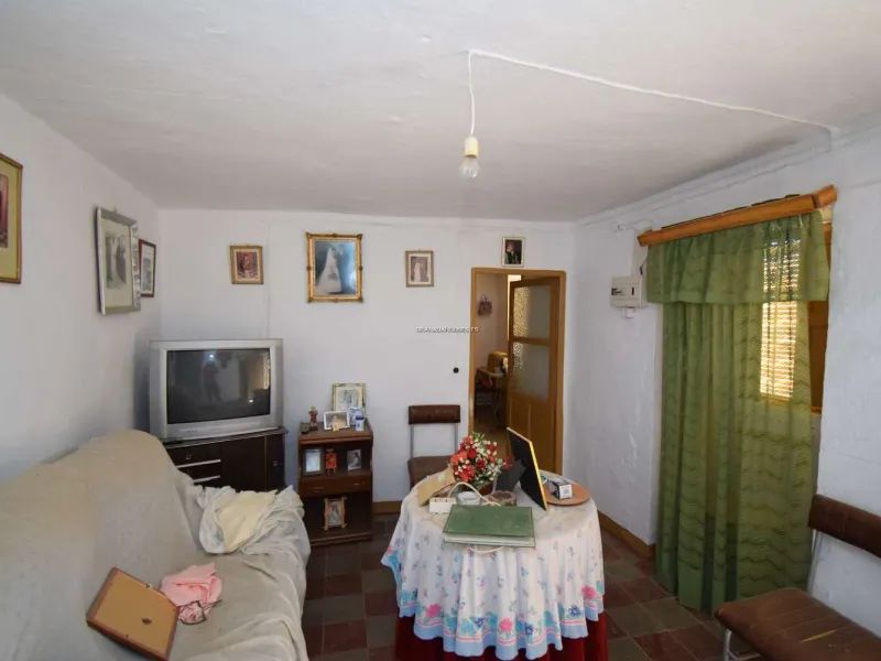 House for sale in Algarinejo