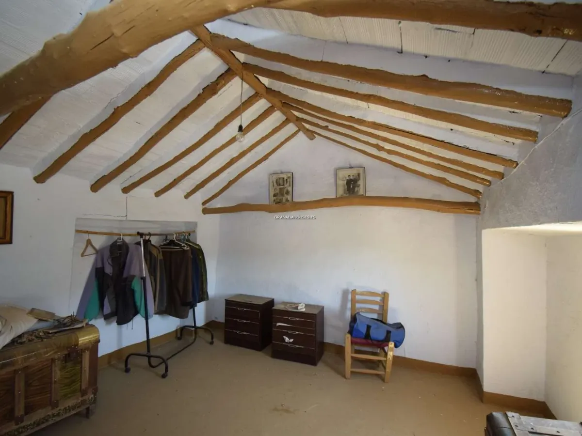 House for sale in Algarinejo