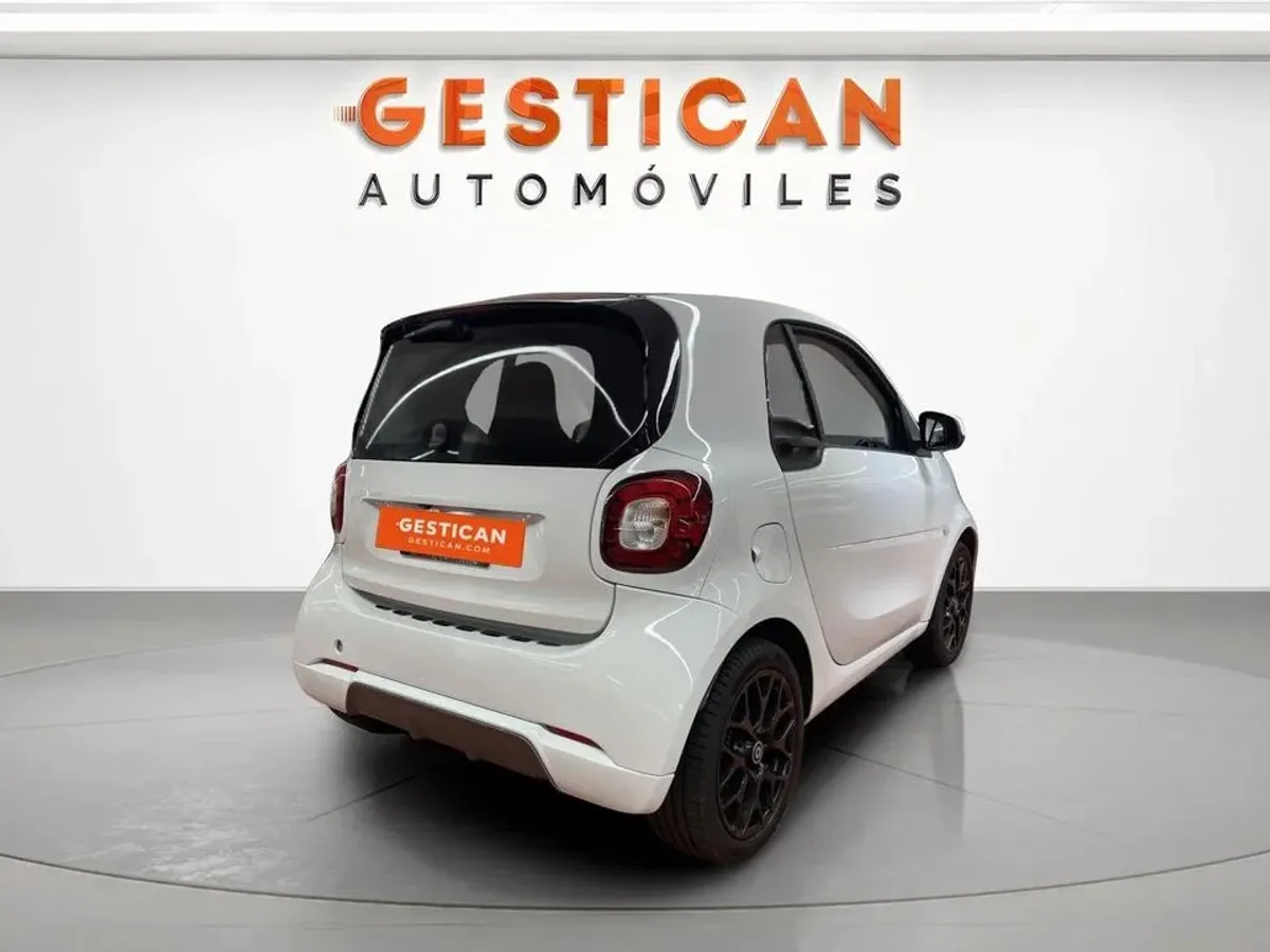 Smart Fortwo 0.9 66kW (90CV) COUPE Urbanshadow Editio G8633