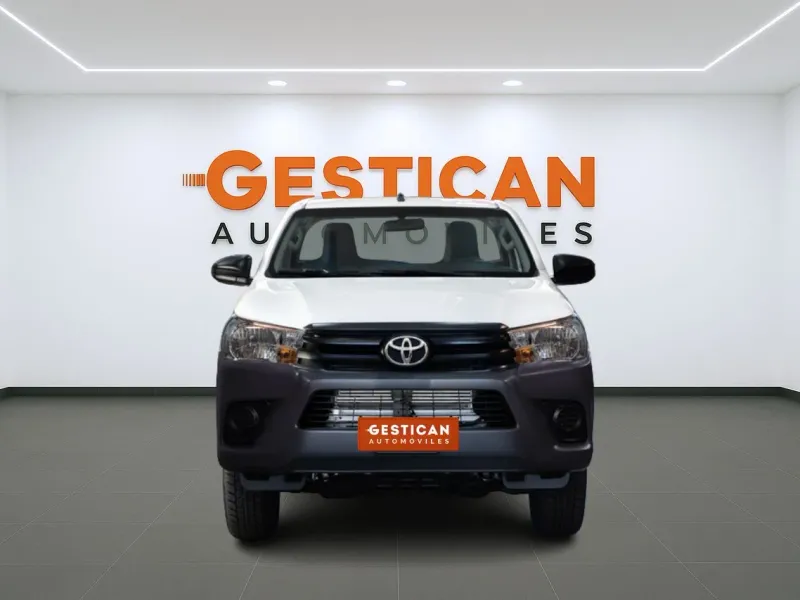 Toyota Hilux 2.4 4D Cabina Simple