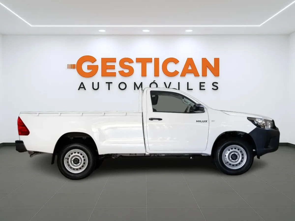 Toyota Hilux 2.4 4D Cabina Simple