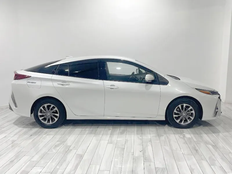 Toyota Prius Plug-In 125PH Advance G9165