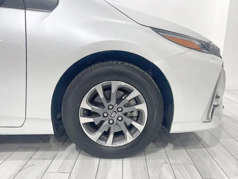 Toyota Prius Plug-In 125PH Advance G9165