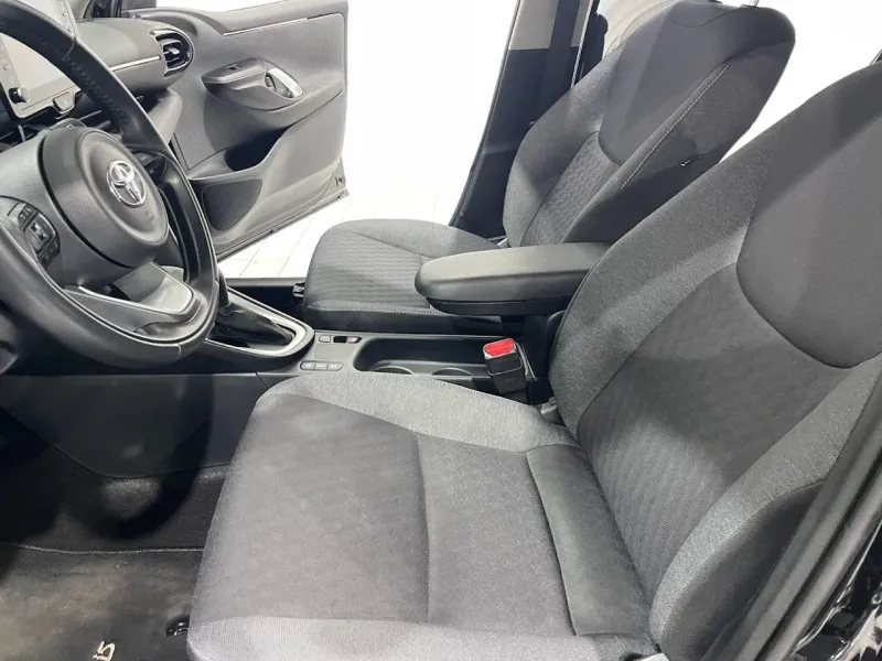 Toyota Yaris 1.5 100H Active G6134