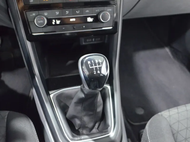 Volkswagen T-Cross Advance 1.0 TSI 81kW (110CV) G0104