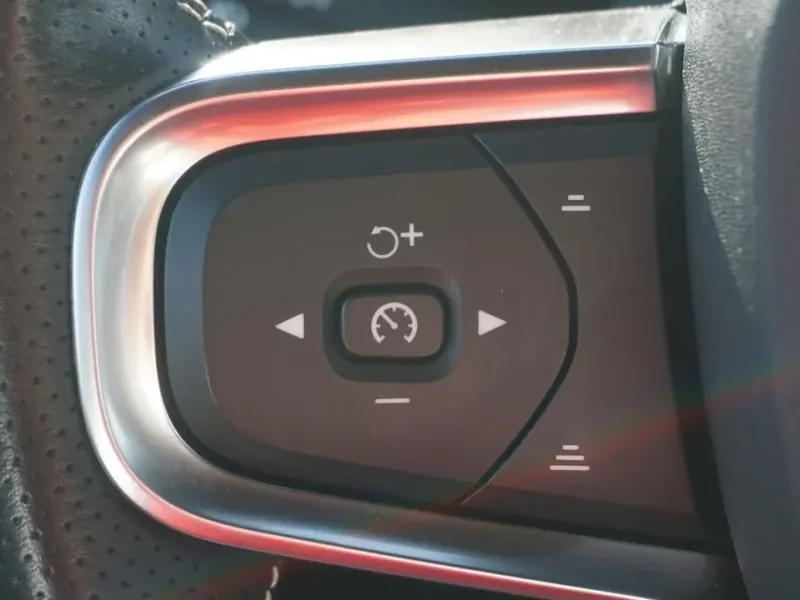 Volvo XC40 1.5 T5 Twin Recharge R-Design Auto G9892