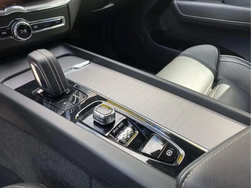 Volvo XC60 2.0 T6 AWD Recharge R-Design Auto G9485