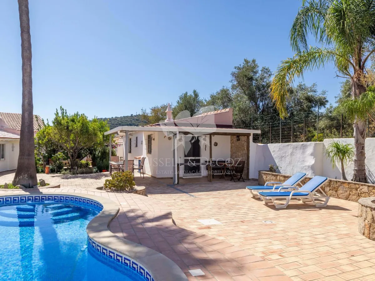 Detached, Charming, traditional 4 bedroom country house with pool . Near Sao Brás de Alportel