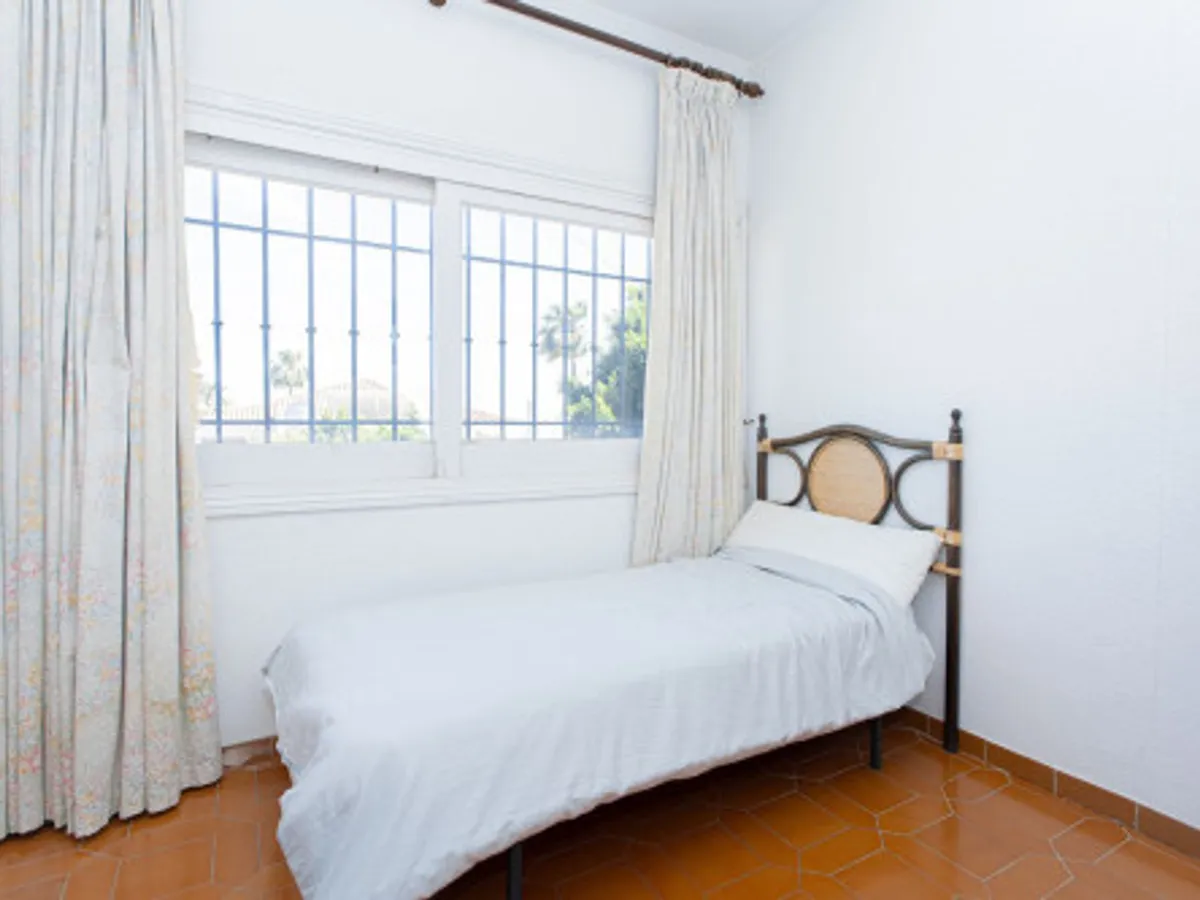 8 Bedroom Detached Villa in Nueva Andalucía