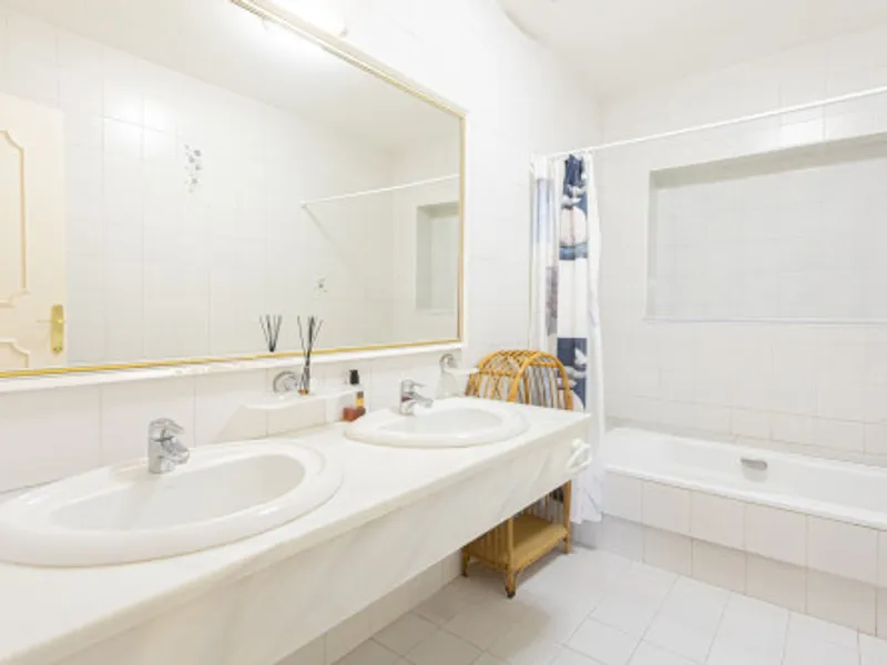 8 Bedroom Detached Villa in Nueva Andalucía