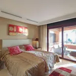 2 Bedroom Middle Floor Apartment in Puerto Banús 15