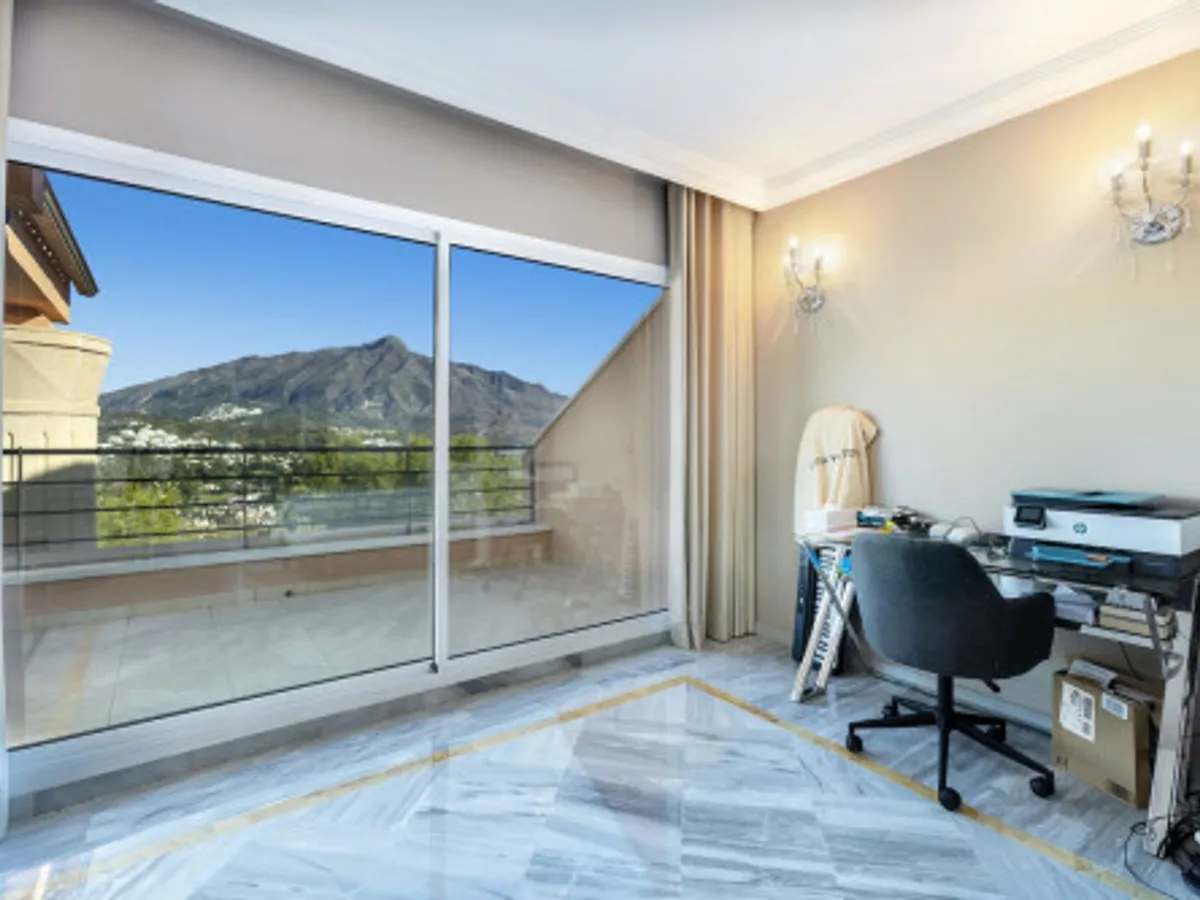 3 Bedroom Penthouse in Nueva Andalucía