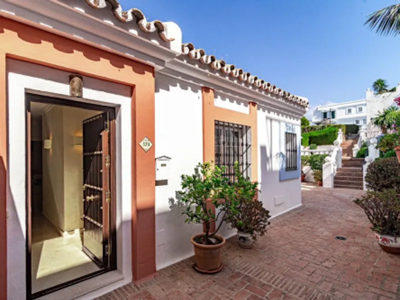 1 Bedroom Top Floor Apartment in Nueva Andalucía