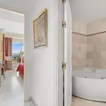 2 Bedroom Middle Floor Apartment in Nueva Andalucía 4