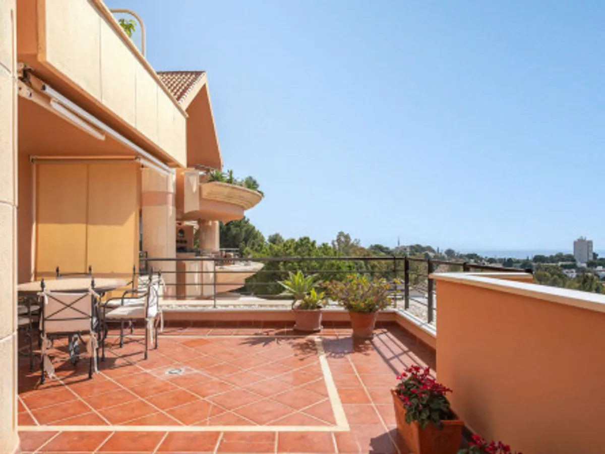 2 Bedroom Middle Floor Apartment in Nueva Andalucía