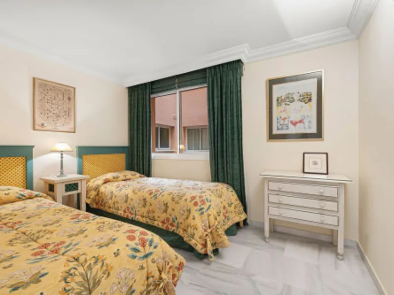 2 Bedroom Middle Floor Apartment in Nueva Andalucía