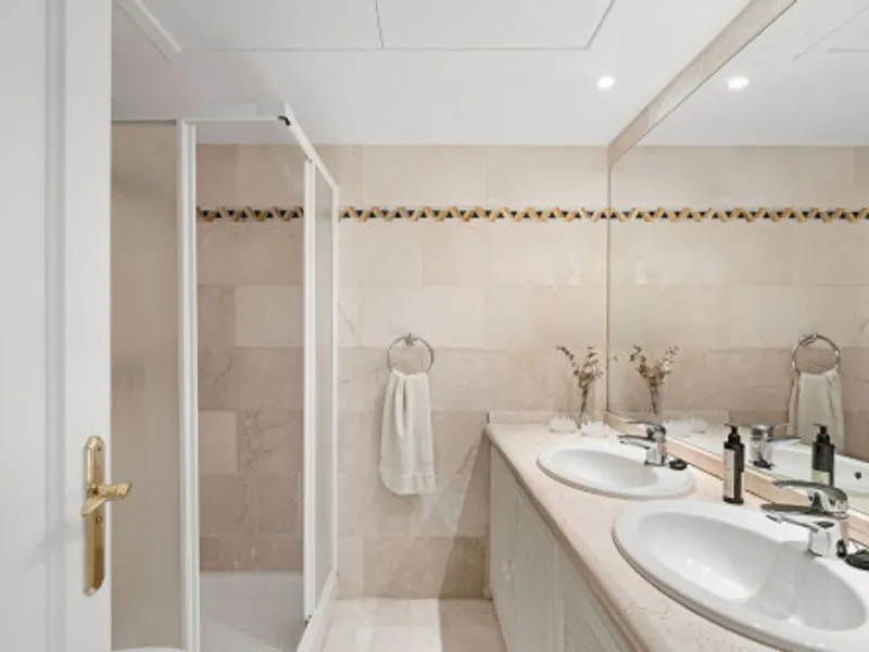 2 Bedroom Middle Floor Apartment in Nueva Andalucía