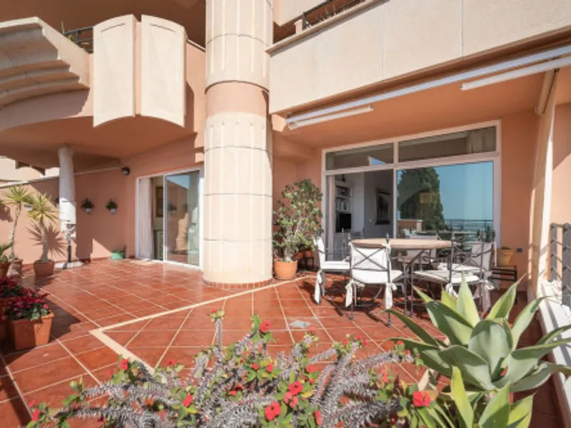 2 Bedroom Middle Floor Apartment in Nueva Andalucía