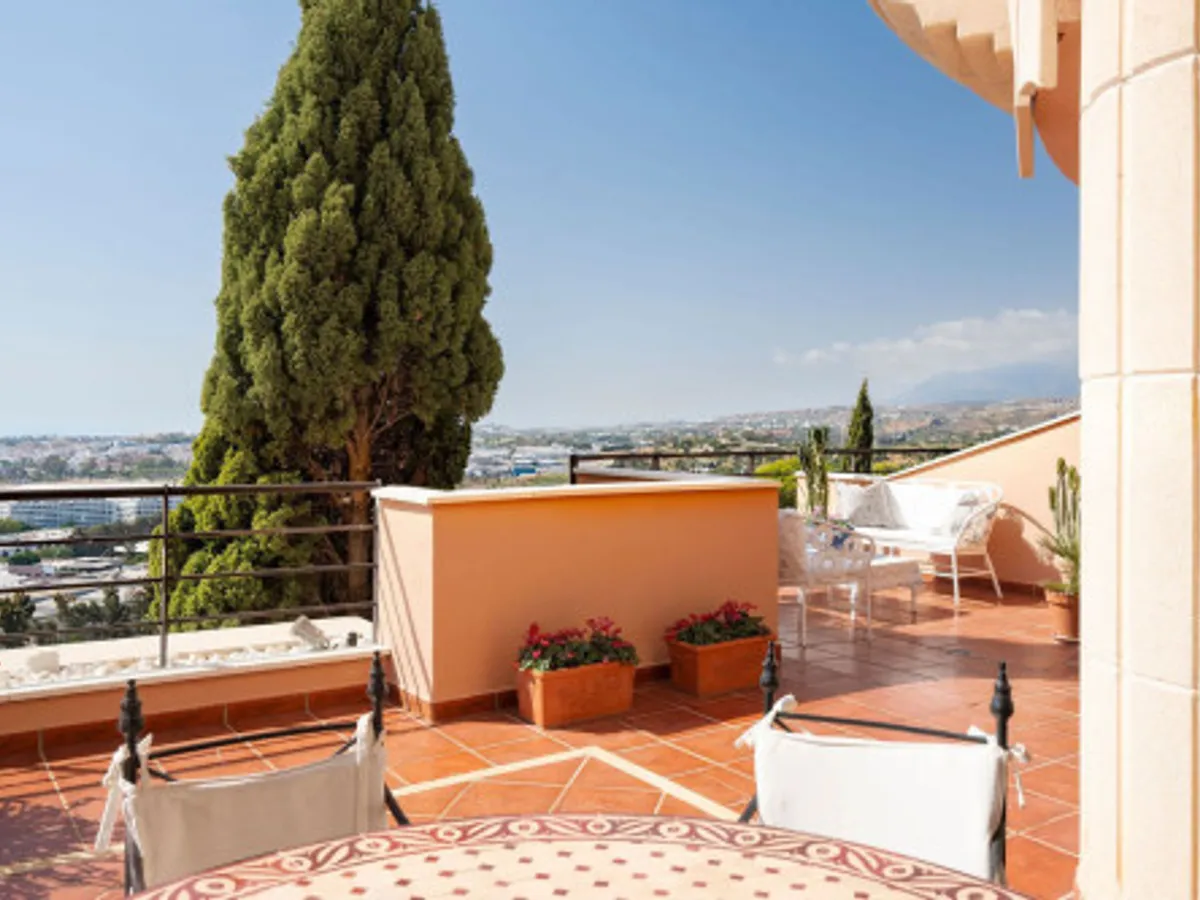 2 Bedroom Middle Floor Apartment in Nueva Andalucía