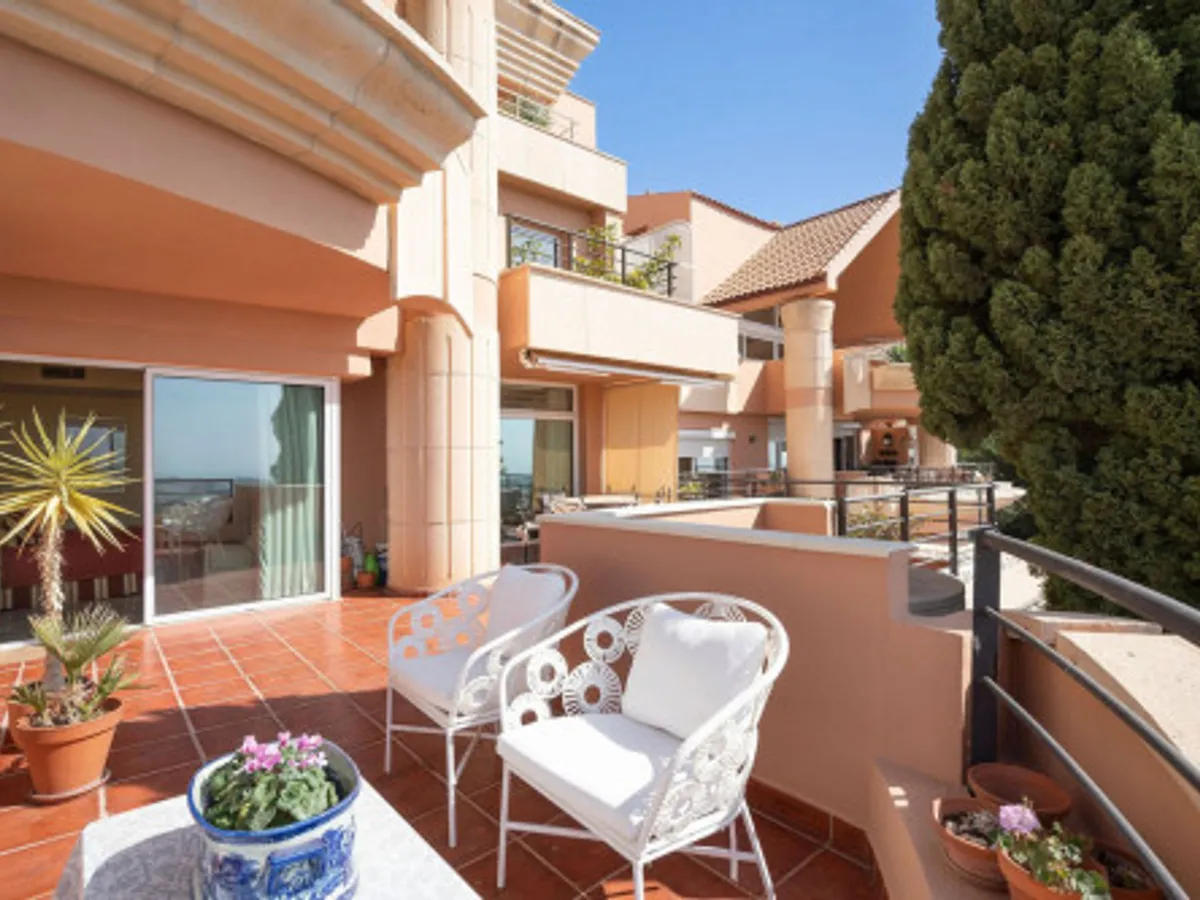 2 Bedroom Middle Floor Apartment in Nueva Andalucía