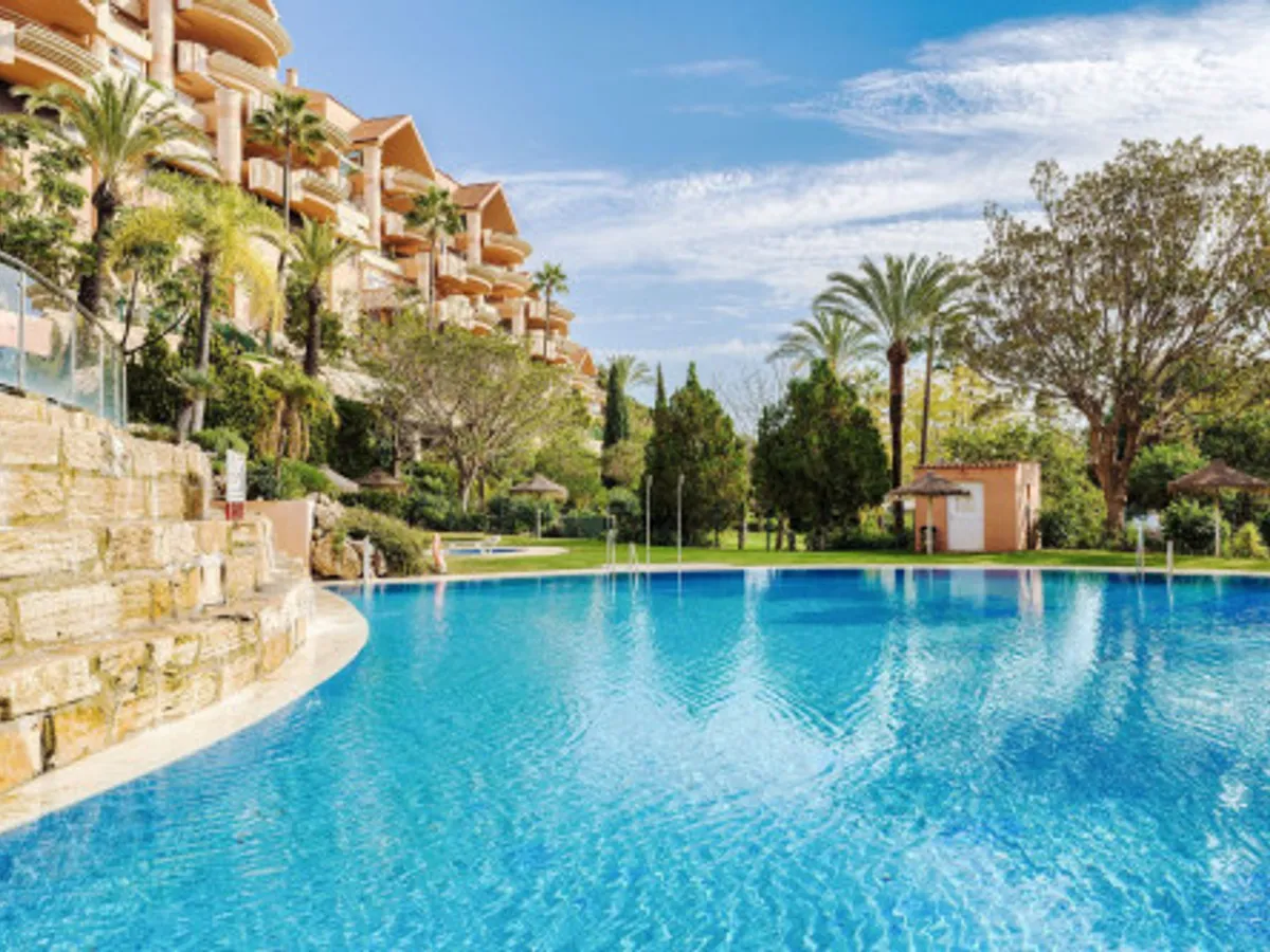 2 Bedroom Middle Floor Apartment in Nueva Andalucía