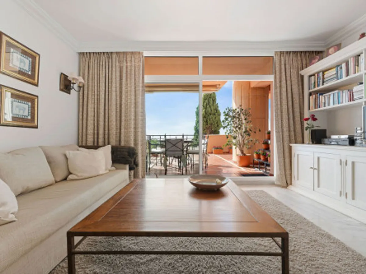 2 Bedroom Middle Floor Apartment in Nueva Andalucía