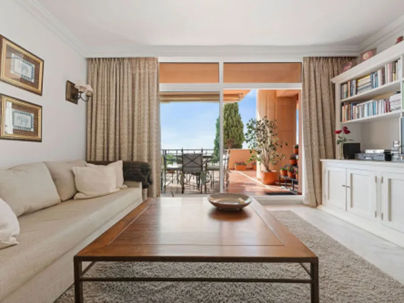 2 Bedroom Middle Floor Apartment in Nueva Andalucía