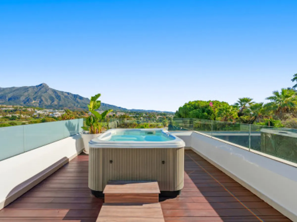 5 Bedroom Detached Villa in Nueva Andalucía