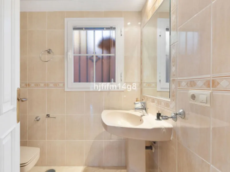 4 Bedroom Ground Floor Apartment in Nueva Andalucía