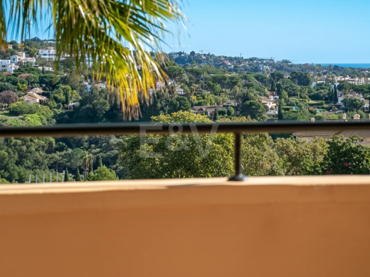 Corner Apartment in a Luxury Complex with a Panoramic Terrace and Sea View