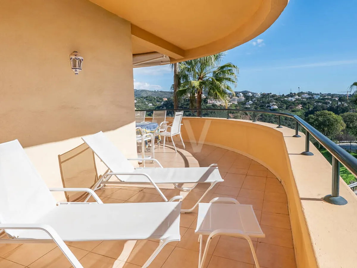 Corner Apartment in a Luxury Complex with a Panoramic Terrace and Sea View