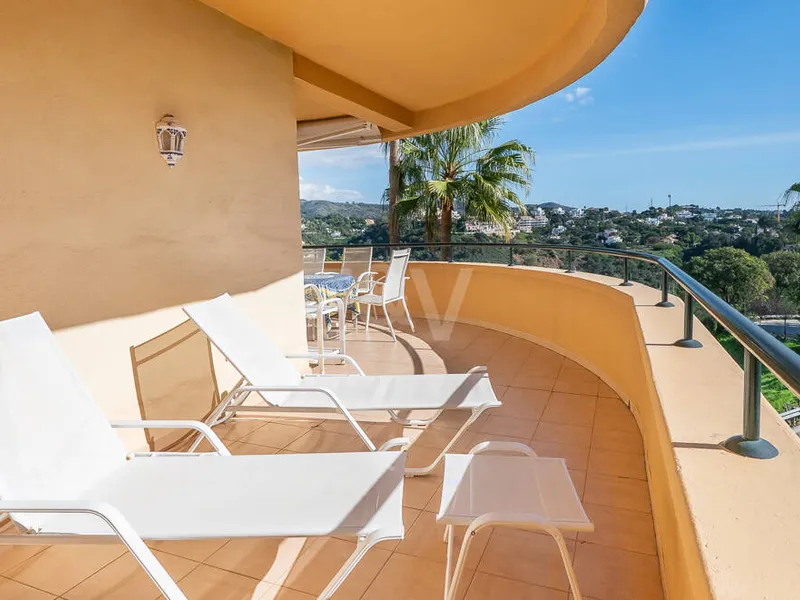 Corner Apartment in a Luxury Complex with a Panoramic Terrace and Sea View