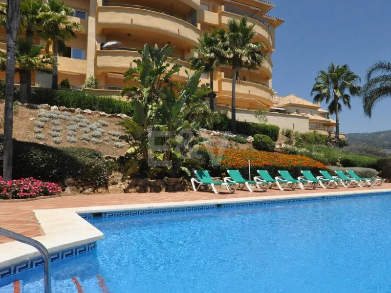 Corner Apartment in a Luxury Complex with a Panoramic Terrace and Sea View