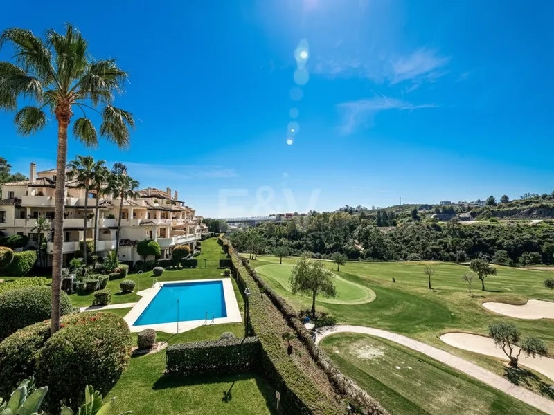 Golfside Elevated Groundfloor Apartment with Mountain Views and Resort-Style Amenities