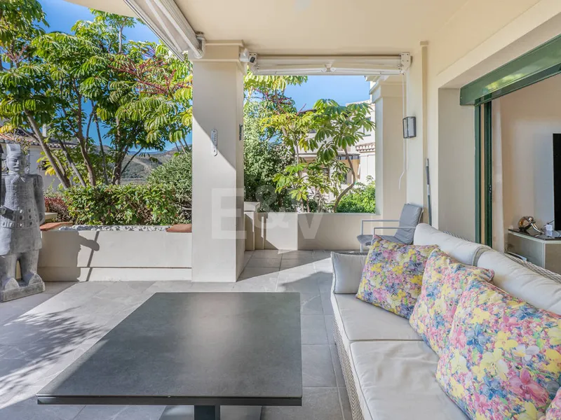 Golfside Elevated Groundfloor Apartment with Mountain Views and Resort-Style Amenities