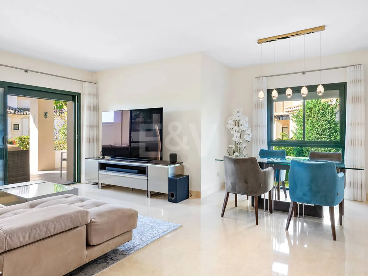 Golfside Elevated Groundfloor Apartment with Mountain Views and Resort-Style Amenities