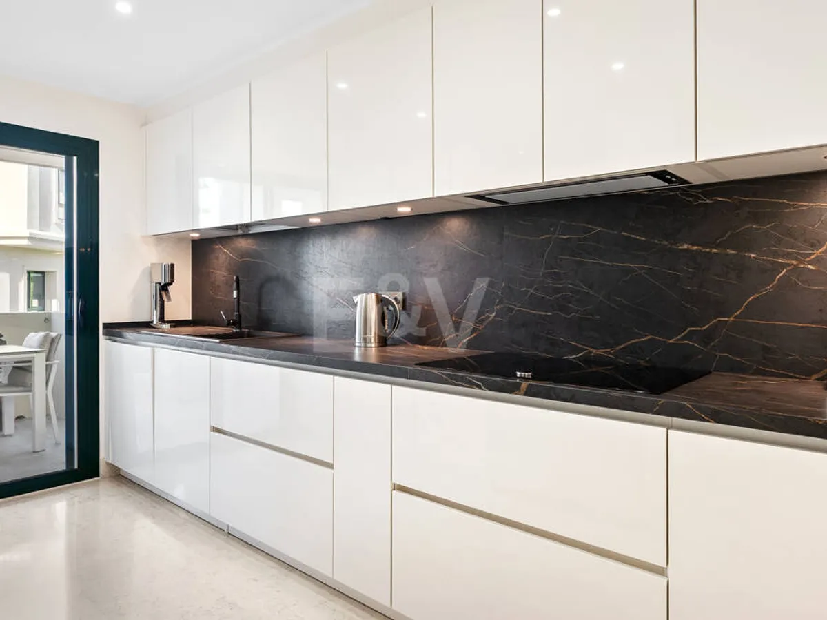 Golfside Elevated Groundfloor Apartment with Mountain Views and Resort-Style Amenities