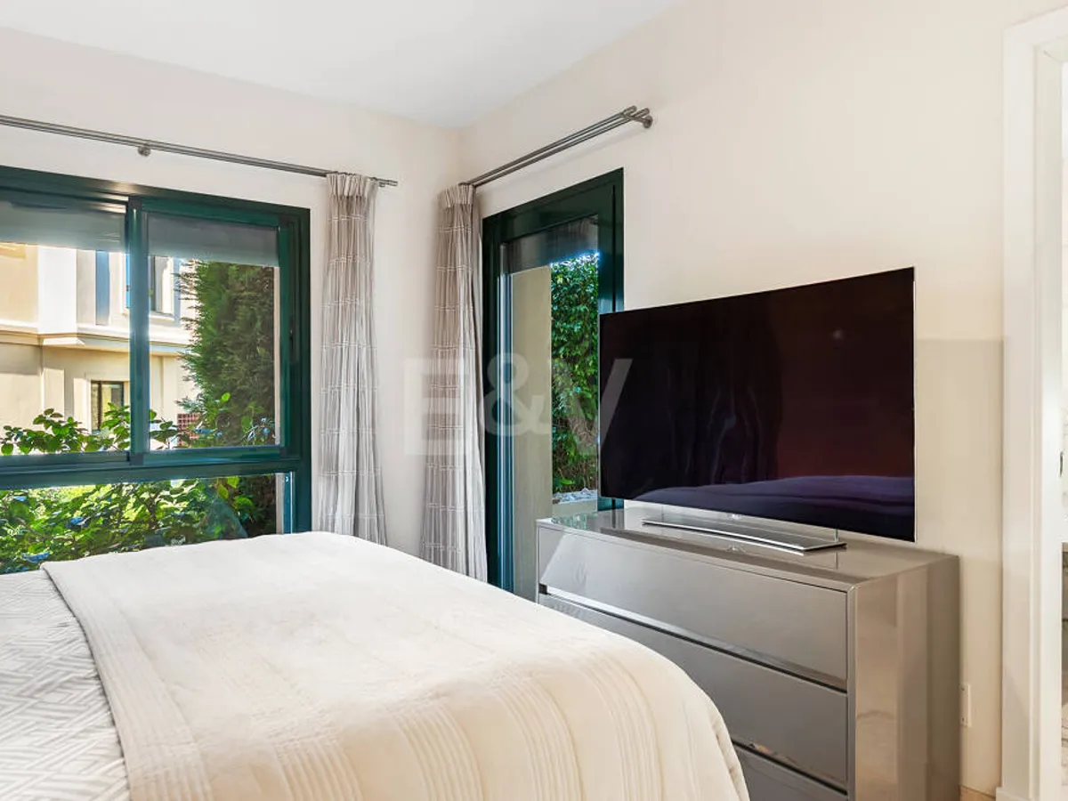 Golfside Elevated Groundfloor Apartment with Mountain Views and Resort-Style Amenities