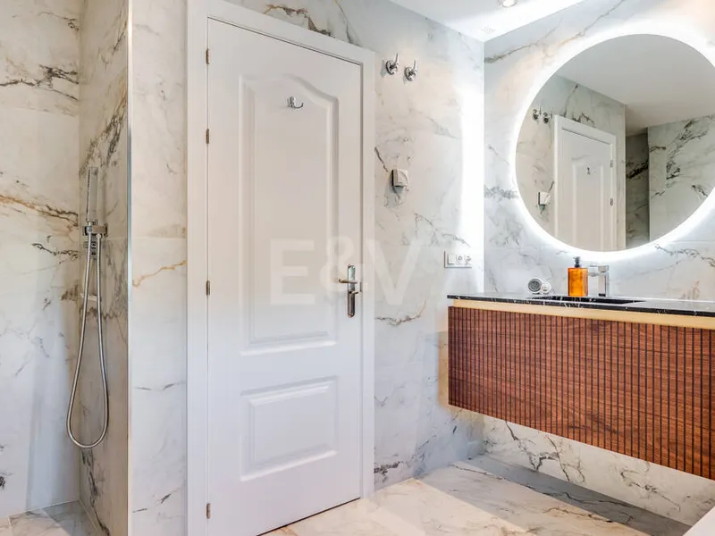 Golfside Elevated Groundfloor Apartment with Mountain Views and Resort-Style Amenities