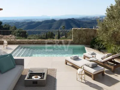 Beautifully Modernized Semi-Detached Villa in Gated Community